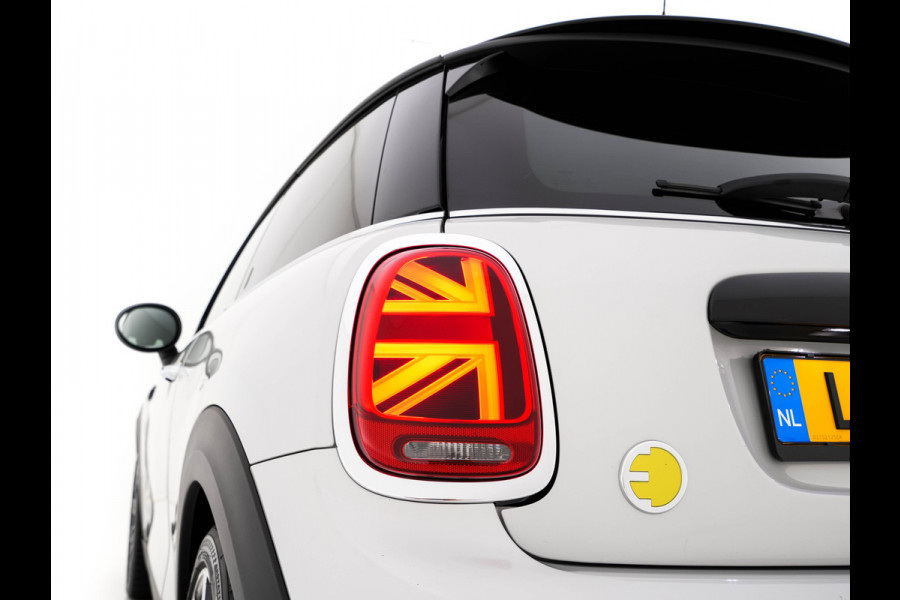 MINI Electric MINI Yours 33 kWh [3-Fase-11kW] {SoH-95%} (INCL-BTW) Aut. *HEATPUMP | LEATHER | HARMAN/KARDON | DIGI-COCKPIT | HEAD-UP | FULL-LED | NAVI-FULLMAP | HEATED-SPORTSEATS | DAB | CRUISE | KEYLESS | AMBIENTLIGHT | PRIVACY-GLASS | 17"ALU*