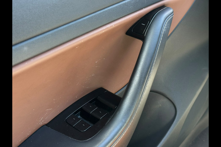 Tesla Model 3 Standard RWD Plus | Trekhaak | Tabacco Leder