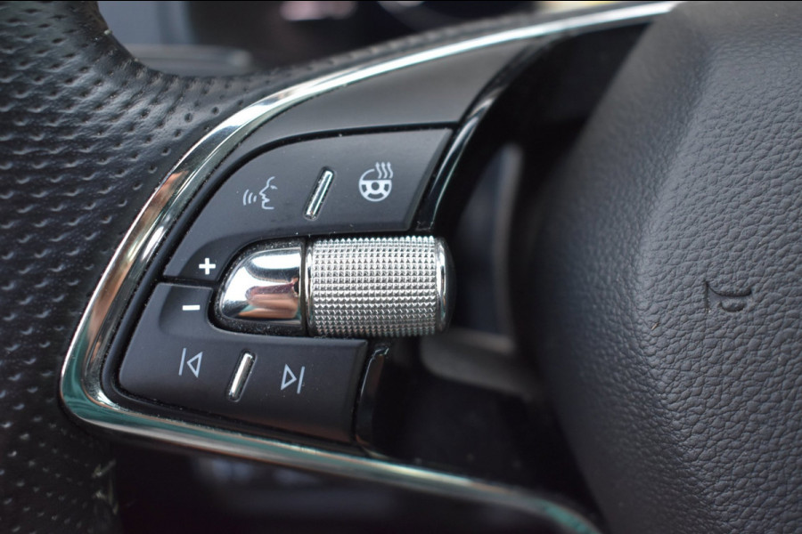 Škoda Karoq 1.5 TSI ACT Sportline | TREKHAAK | ADAPTIEVE CRUISE CONTROLE | CAMERA | NAP | STOELVERWARMING | CANTON