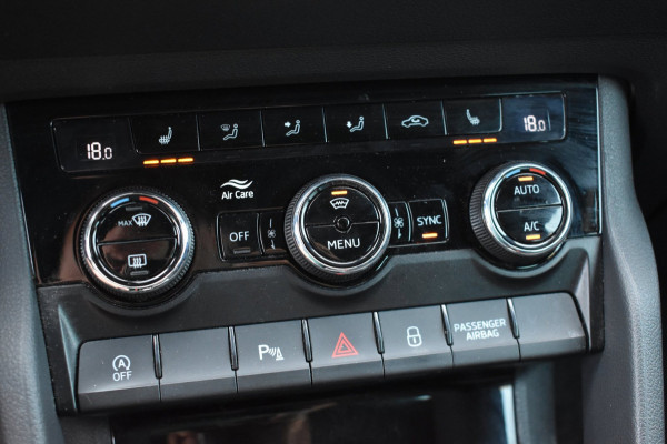 Škoda Karoq 1.5 TSI ACT Sportline | TREKHAAK | ADAPTIEVE CRUISE CONTROLE | CAMERA | NAP | STOELVERWARMING | CANTON