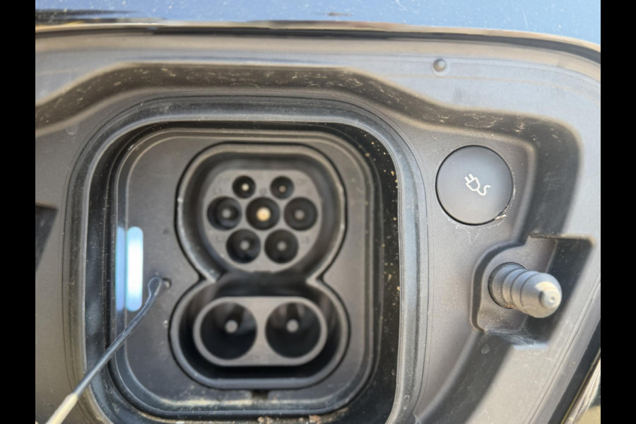 Volvo XC40 Recharge Core 70 kWh SOH 94% VAN: 32.900,- VOOR: 30.877,- UW WKVOORDEEL: 2.023,-