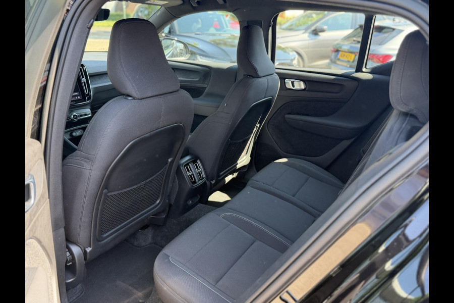 Volvo XC40 Recharge Core 70 kWh SOH 94% VAN: 32.900,- VOOR: 30.877,- UW WKVOORDEEL: 2.023,-