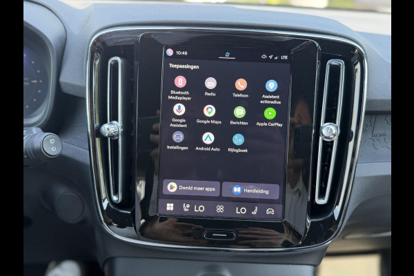 Volvo XC40 Recharge Core 70 kWh SOH 94% VAN: 32.900,- VOOR: 30.877,- UW WKVOORDEEL: 2.023,-