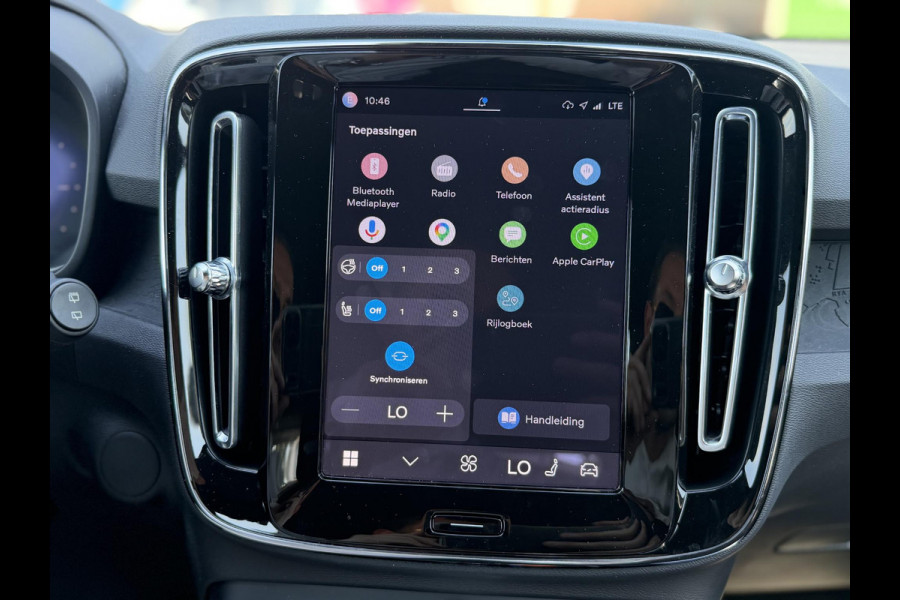 Volvo XC40 Recharge Core 70 kWh SOH 94% VAN: 32.900,- VOOR: 30.877,- UW WKVOORDEEL: 2.023,-
