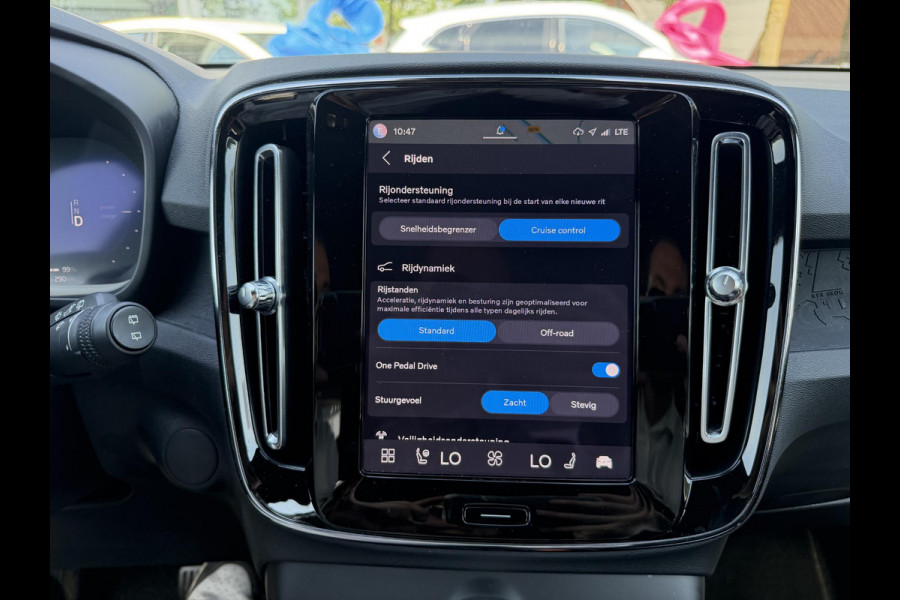 Volvo XC40 Recharge Core 70 kWh SOH 94% VAN: 32.900,- VOOR: 30.877,- UW WKVOORDEEL: 2.023,-