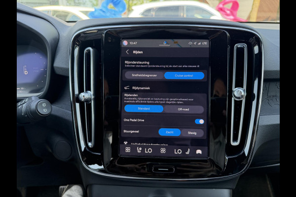 Volvo XC40 Recharge Core 70 kWh SOH 94% VAN: 32.900,- VOOR: 30.877,- UW WKVOORDEEL: 2.023,-