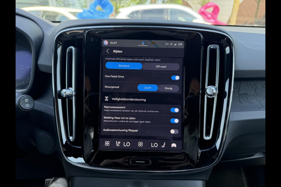 Volvo XC40 Recharge Core 70 kWh SOH 94% VAN: 32.900,- VOOR: 30.877,- UW WKVOORDEEL: 2.023,-