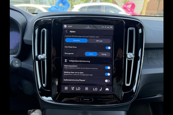 Volvo XC40 Recharge Core 70 kWh SOH 94% VAN: 32.900,- VOOR: 30.877,- UW WKVOORDEEL: 2.023,-