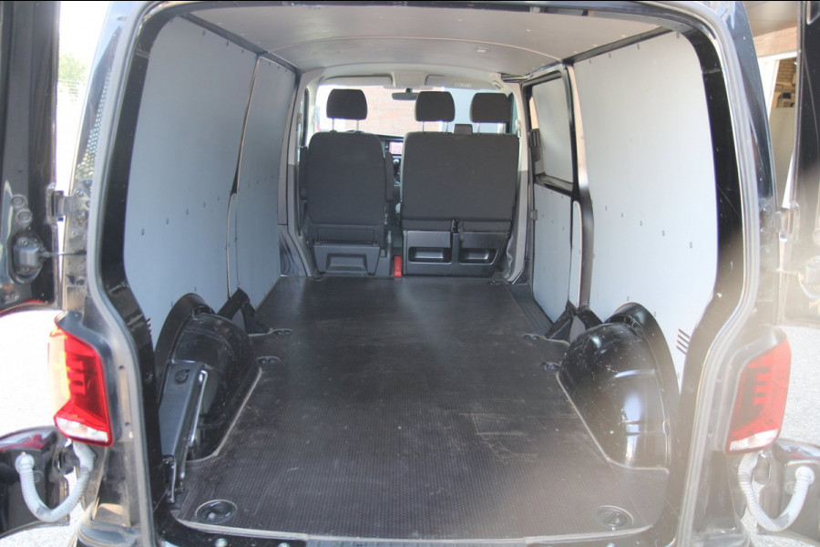 Volkswagen Transporter 2.0 TDI L2H1 / Automaat / Multi stuur / App connect / Verwarmde voorruit