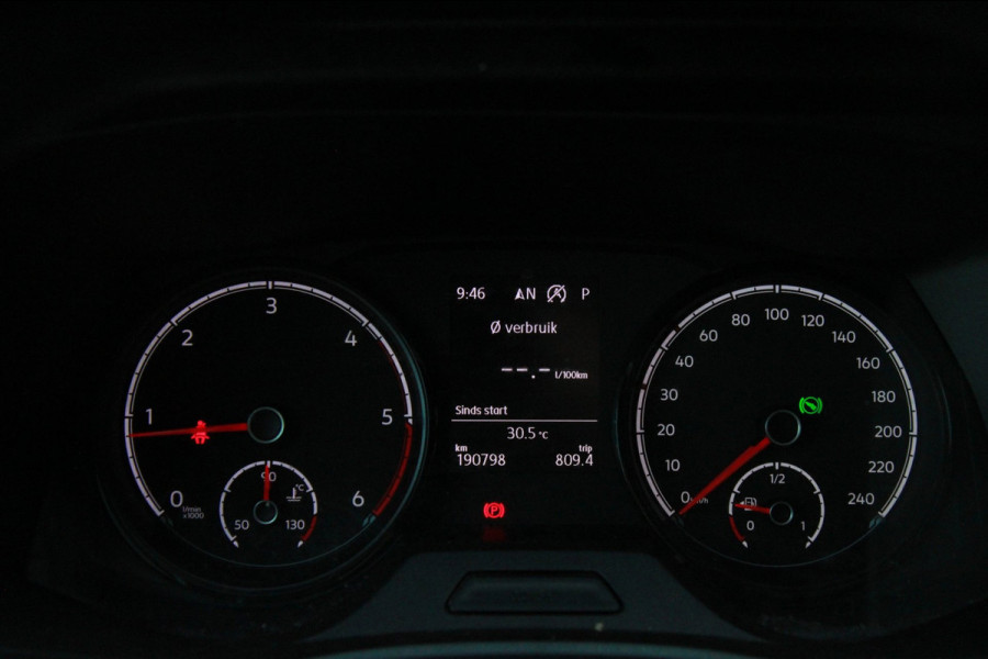 Volkswagen Transporter 2.0 TDI L2H1 / Automaat / Multi stuur / App connect / Verwarmde voorruit