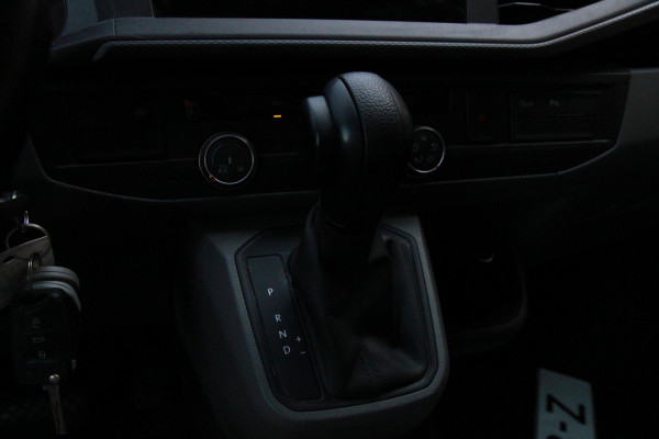 Volkswagen Transporter 2.0 TDI L2H1 / Automaat / Multi stuur / App connect / Verwarmde voorruit