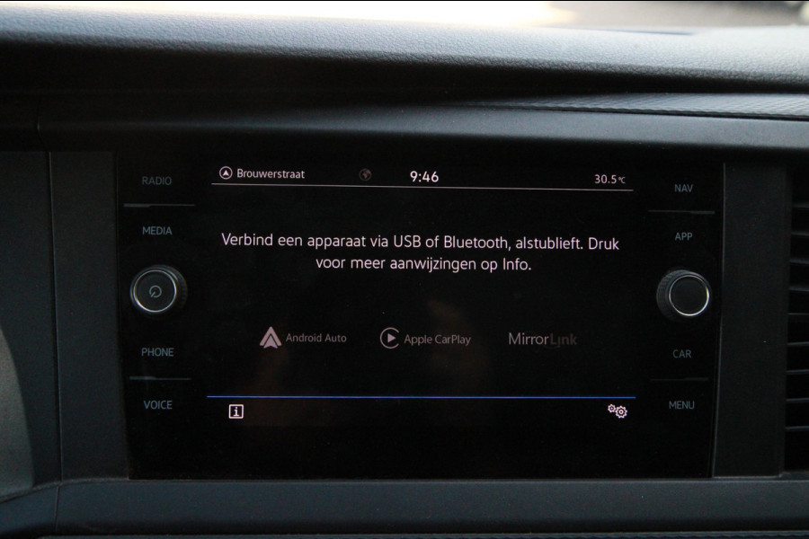 Volkswagen Transporter 2.0 TDI L2H1 / Automaat / Multi stuur / App connect / Verwarmde voorruit