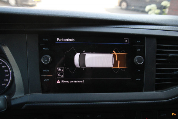 Volkswagen Transporter 2.0 TDI L2H1 / Automaat / Multi stuur / App connect / Verwarmde voorruit