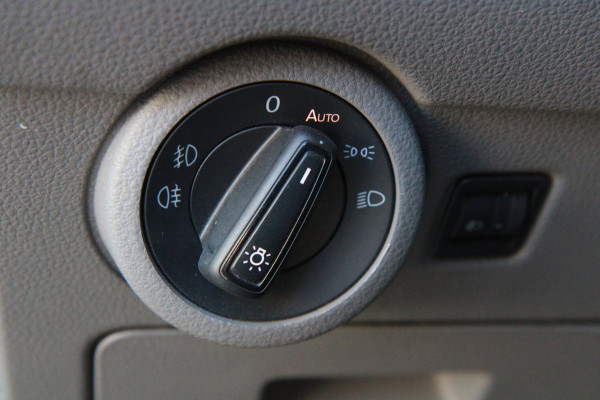 Volkswagen Transporter 2.0 TDI L2H1 / Automaat / Multi stuur / App connect / Verwarmde voorruit