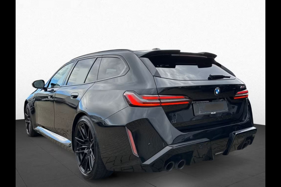 BMW M5 Touring ** M-DRIVER PACK (305 km/h), M-REM, PANO, TREKH, MERINO LEDER, 21 INCH LMV ** 1e EIG - UNFALLFREI - Ex BMW AG ** ** INFORMEER OOK NAAR ONZE AANTREKKELIJKE FINANCIAL-LEASE TARIEVEN **