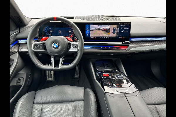 BMW M5 Touring ** M-DRIVER PACK (305 km/h), M-REM, PANO, TREKH, MERINO LEDER, 21 INCH LMV ** 1e EIG - UNFALLFREI - Ex BMW AG ** ** INFORMEER OOK NAAR ONZE AANTREKKELIJKE FINANCIAL-LEASE TARIEVEN **