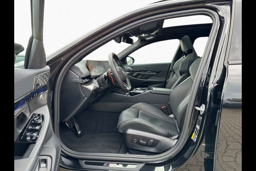 BMW M5 Touring ** M-DRIVER PACK (305 km/h), M-REM, PANO, TREKH, MERINO LEDER, 21 INCH LMV ** 1e EIG - UNFALLFREI - Ex BMW AG ** ** INFORMEER OOK NAAR ONZE AANTREKKELIJKE FINANCIAL-LEASE TARIEVEN **