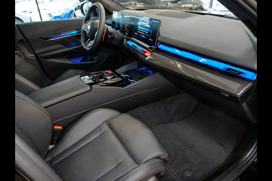 BMW M5 Touring ** M-DRIVER PACK (305 km/h), M-REM, PANO, TREKH, MERINO LEDER, 21 INCH LMV ** 1e EIG - UNFALLFREI - Ex BMW AG ** ** INFORMEER OOK NAAR ONZE AANTREKKELIJKE FINANCIAL-LEASE TARIEVEN **