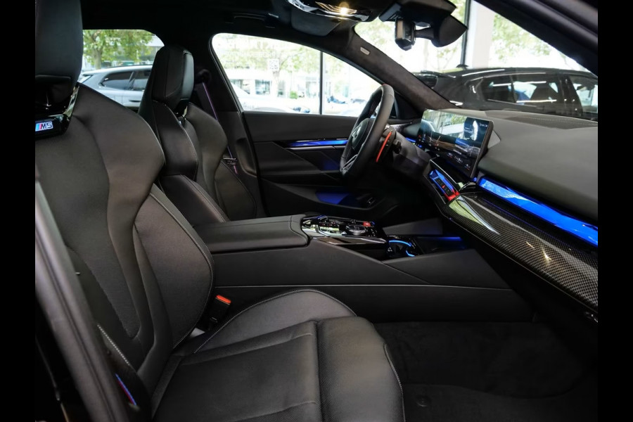 BMW M5 Touring ** M-DRIVER PACK (305 km/h), M-REM, PANO, TREKH, MERINO LEDER, 21 INCH LMV ** 1e EIG - UNFALLFREI - Ex BMW AG ** ** INFORMEER OOK NAAR ONZE AANTREKKELIJKE FINANCIAL-LEASE TARIEVEN **