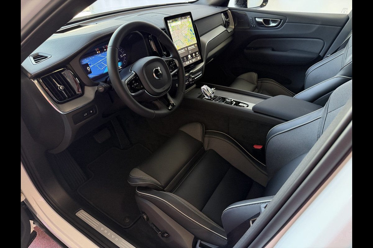 Volvo XC60 2.0 T8 456PK AWD ULTRA BLACK EDITION STOEL/STUUR.VER. 22''LMV PANO HEADUP HARMAN KARDON