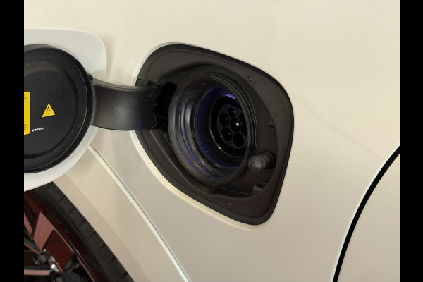 Volvo XC60 2.0 T8 456PK AWD ULTRA BLACK EDITION STOEL/STUUR.VER. 22''LMV PANO HEADUP HARMAN KARDON