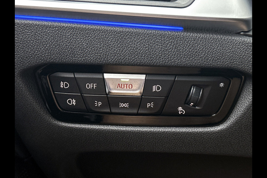 BMW 3-serie 320i High Executive M-pakket Performance(Dealer OndH, Camera, Carplay, StoelV, Navi Prof, Etc)