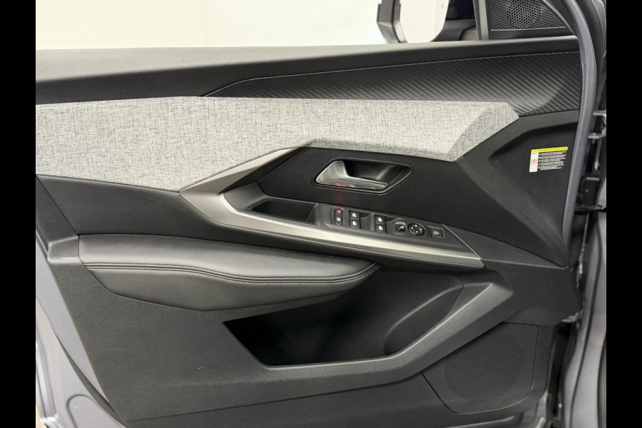 Peugeot 5008 1.2 Hybrid 145pk Allure Automaat Navigatie Cruise control Climate control LED Parkeersensoren Camera Apple Carplay Android Auto Radio