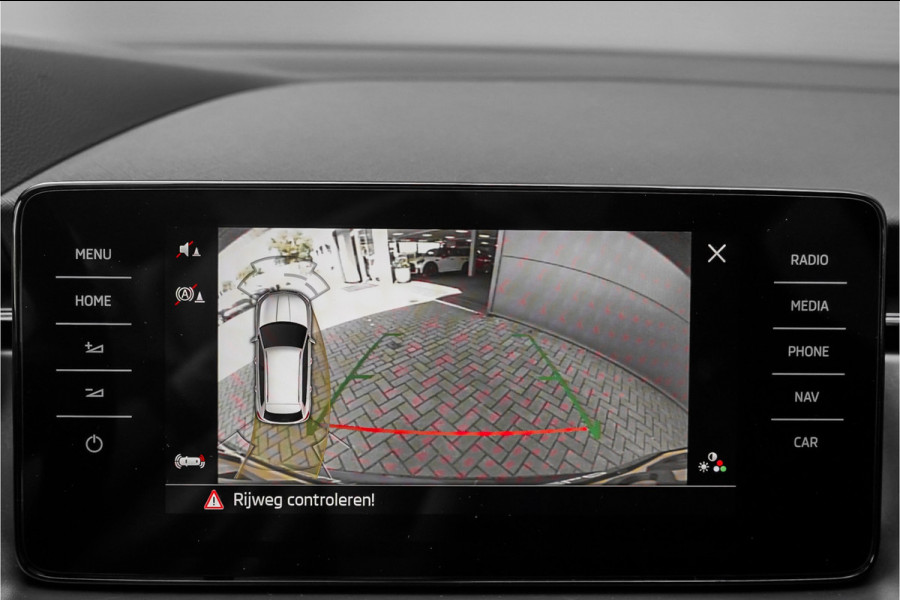Škoda Kamiq 1.5 TSI Monte Carlo Pano Matrix LED Camera 18"