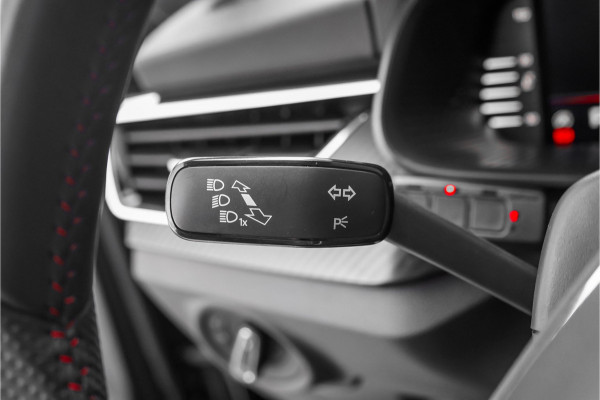 Škoda Kamiq 1.5 TSI Monte Carlo Pano Matrix LED Camera 18"