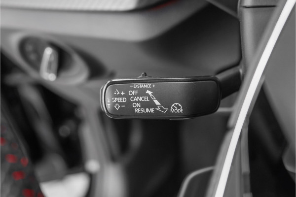Škoda Kamiq 1.5 TSI Monte Carlo Pano Matrix LED Camera 18"