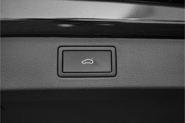 Škoda Kamiq 1.5 TSI Monte Carlo Pano Matrix LED Camera 18"