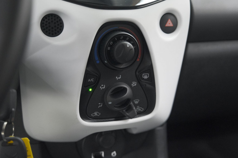 Citroën C1 1.0 VTi Feel | UNIEK! | Camera | Apple Carplay | Airco