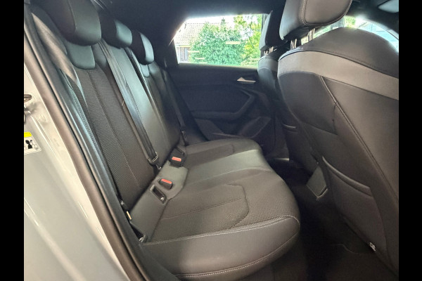 Audi A1 citycarver 30 TFSI S-Line AUT AMBIANT VERLICHTING APPLE CARPLAY PDC AIRCO KEYLESS-GO STOELVERWARMING START/STOP CRUISE