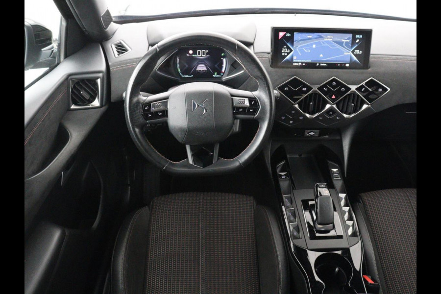 DS DS 3 Crossback E-Tense Performance Line+ 50 kWh | SOH 92,3% | Warmtepomp | Matrix LED | Alcantara | Side Assist | Camera | Carplay | Keyless | Navigatie | DAB | Climate control | Cruise control