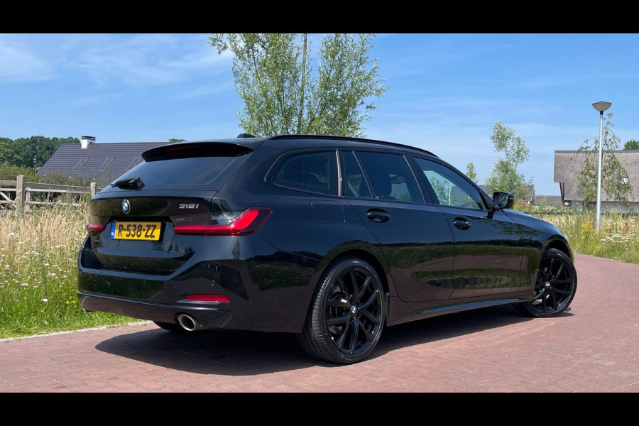 BMW 3 Serie Touring 318i Facelift model | Sportstoelen | 19 Inch | NL-Auto |