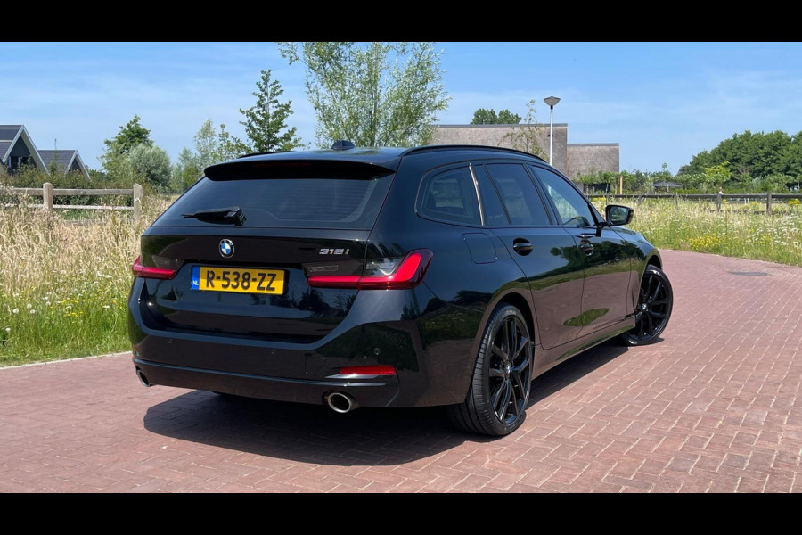 BMW 3 Serie Touring 318i Facelift model | Sportstoelen | 19 Inch | NL-Auto |