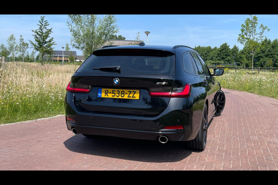 BMW 3 Serie Touring 318i Facelift model | Sportstoelen | 19 Inch | NL-Auto |