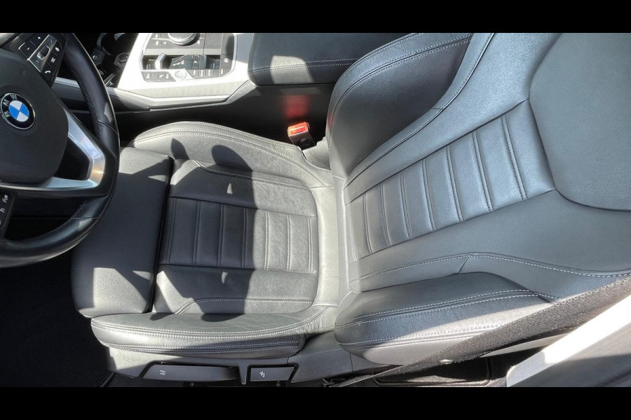 BMW 3 Serie Touring 318i Facelift model | Sportstoelen | 19 Inch | NL-Auto |
