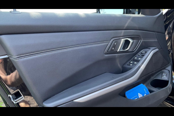 BMW 3 Serie Touring 318i Facelift model | Sportstoelen | 19 Inch | NL-Auto |