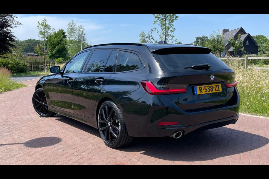 BMW 3 Serie Touring 318i Facelift model | Sportstoelen | 19 Inch | NL-Auto |