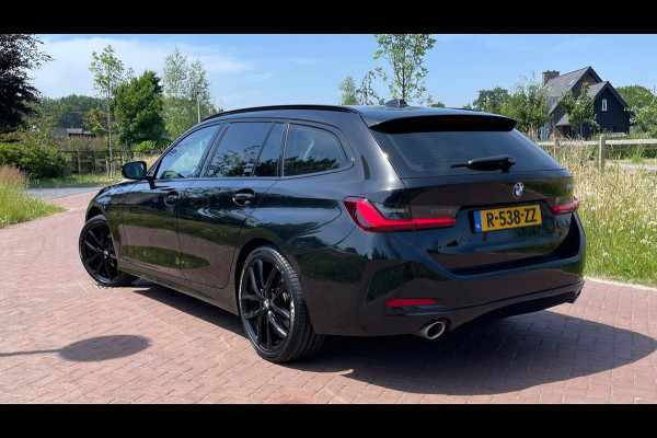 BMW 3 Serie Touring 318i Facelift model | Sportstoelen | 19 Inch | NL-Auto |
