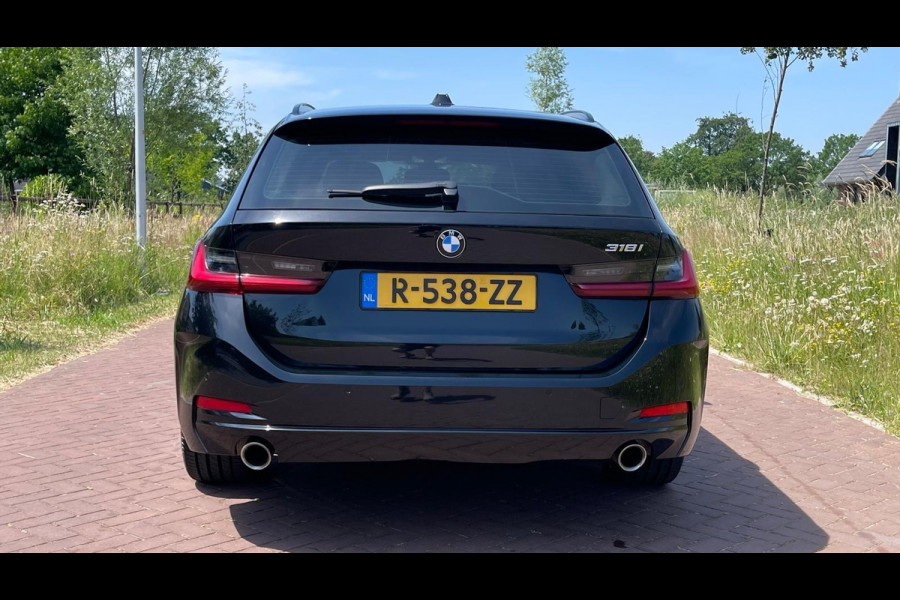 BMW 3 Serie Touring 318i Facelift model | Sportstoelen | 19 Inch | NL-Auto |