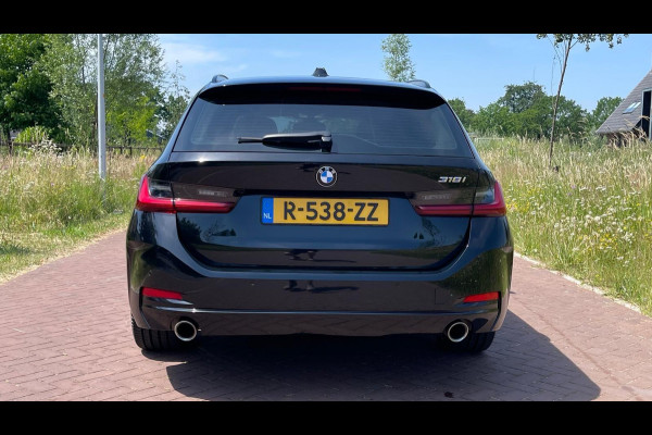 BMW 3 Serie Touring 318i Facelift model | Sportstoelen | 19 Inch | NL-Auto |