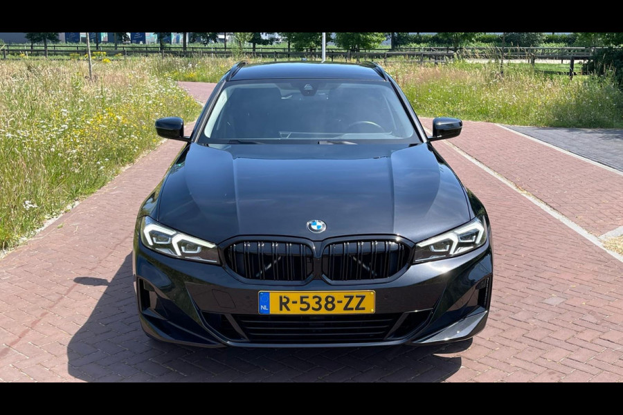 BMW 3 Serie Touring 318i Facelift model | Sportstoelen | 19 Inch | NL-Auto |