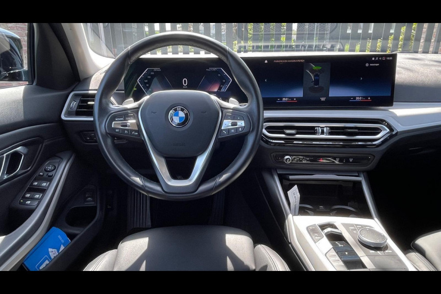 BMW 3 Serie Touring 318i Facelift model | Sportstoelen | 19 Inch | NL-Auto |