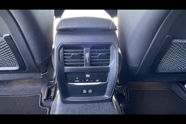 BMW 3 Serie Touring 318i Facelift model | Sportstoelen | 19 Inch | NL-Auto |