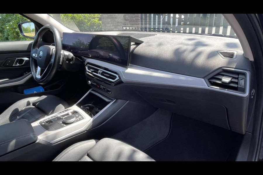 BMW 3 Serie Touring 318i Facelift model | Sportstoelen | 19 Inch | NL-Auto |