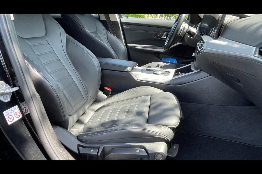 BMW 3 Serie Touring 318i Facelift model | Sportstoelen | 19 Inch | NL-Auto |