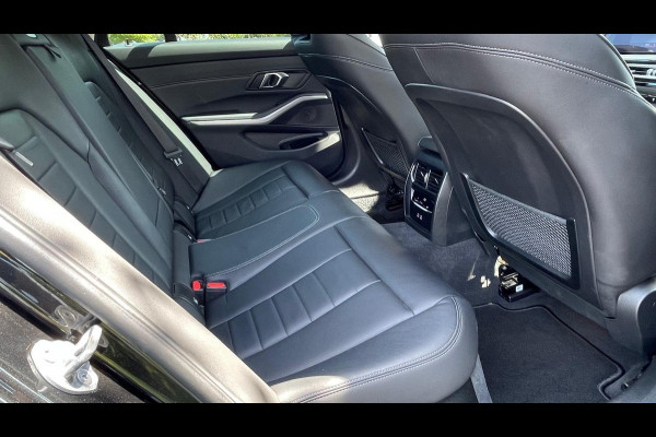 BMW 3 Serie Touring 318i Facelift model | Sportstoelen | 19 Inch | NL-Auto |