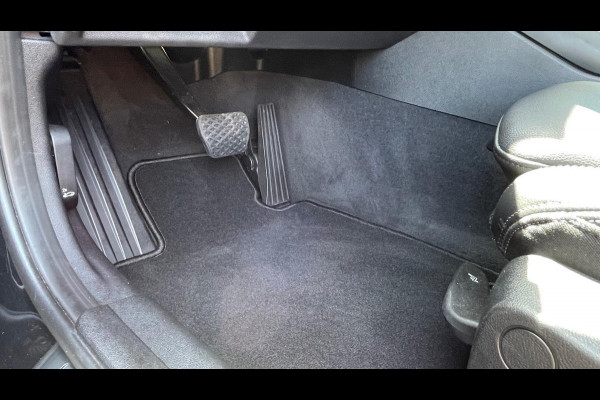 BMW 3 Serie Touring 318i Facelift model | Sportstoelen | 19 Inch | NL-Auto |